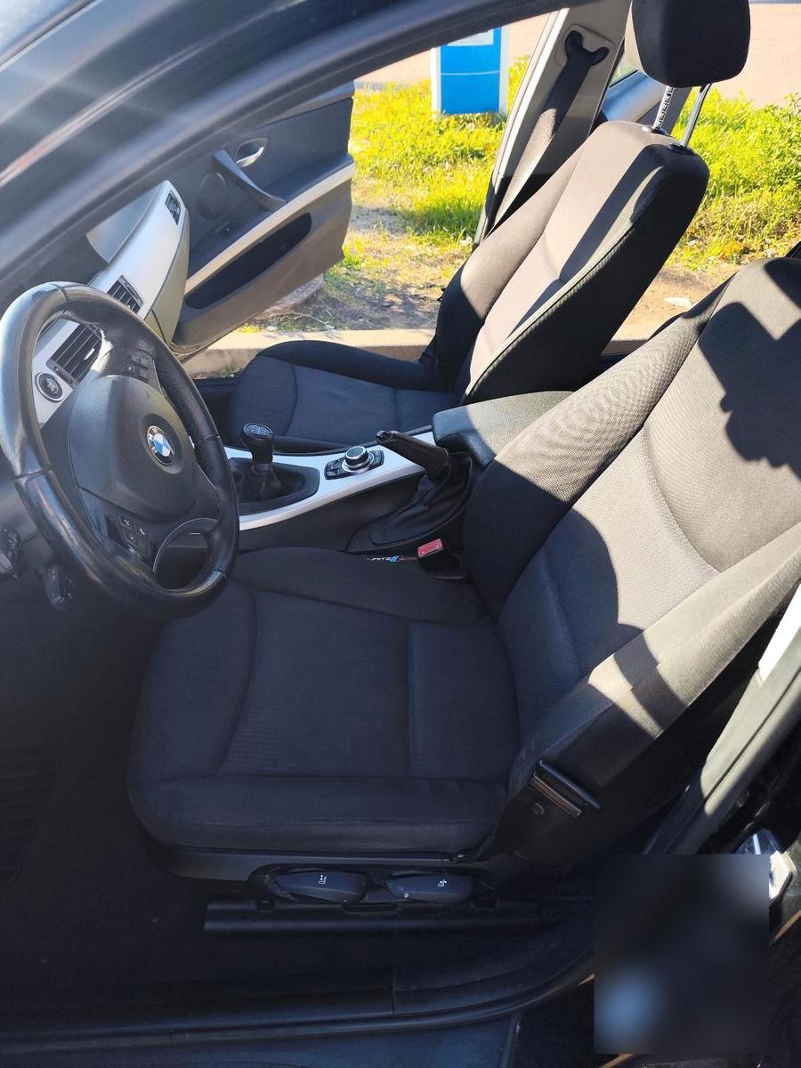 BMW 318 2010 — photo 8