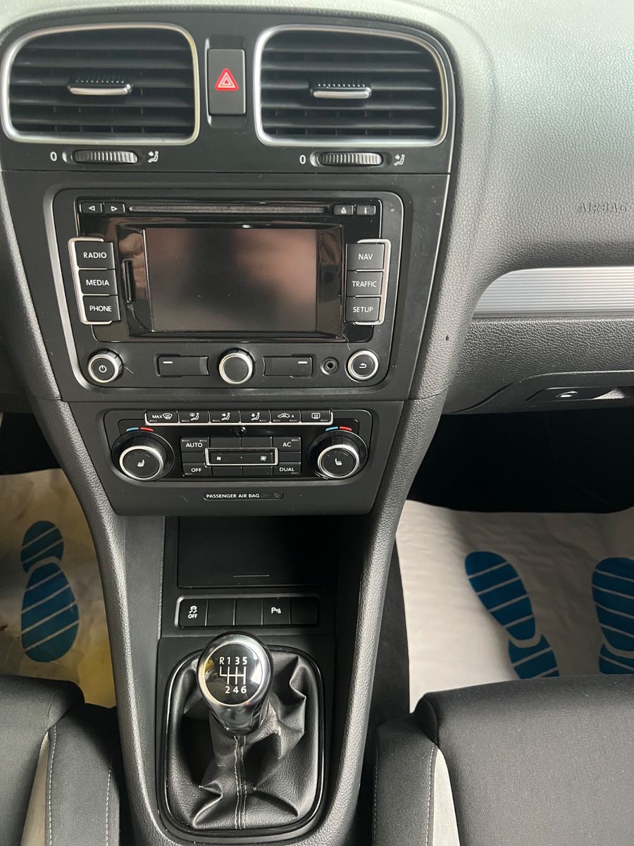 Fahrzeugabbildung Volkswagen Golf VI R 4Motion *SCHIEBEDACH*KEYLESS*XENON*