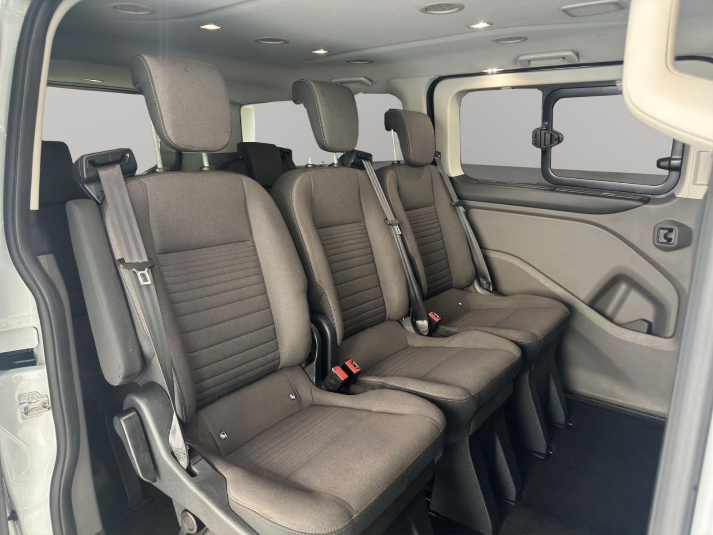 Fahrzeugabbildung Ford Tourneo Custom Transit Kombi 320 L2 Titanium