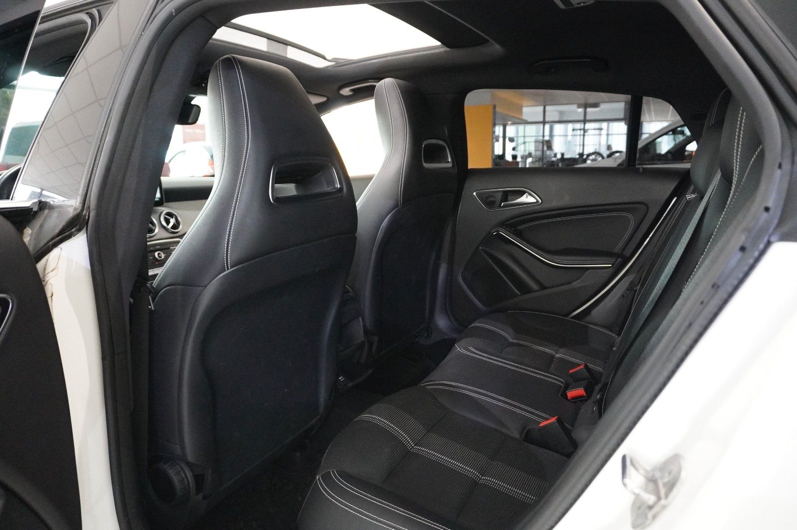 Fahrzeugabbildung Mercedes-Benz CLA 200 SB URBAN 7G-DCT NAVI/LED/PANO./SHZ/SPORT