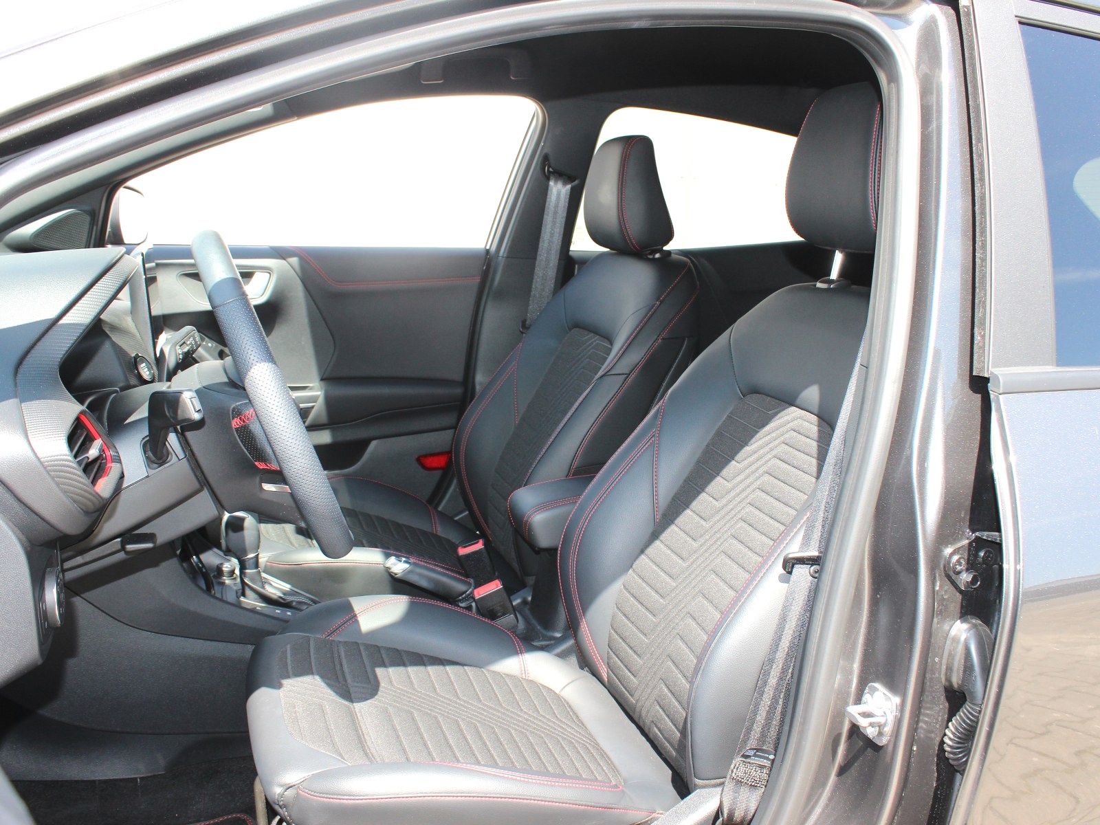 Fahrzeugabbildung Ford Puma ST-Line X 1,0 EcoBoost Mild Hybrid