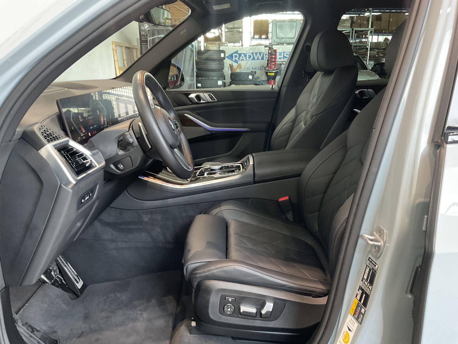 Fahrzeugeinzelansicht 11 Fahrzeugabbildung BMW X5 xDrive50e |Aktivlenkung |2-Achs-Luftfederung