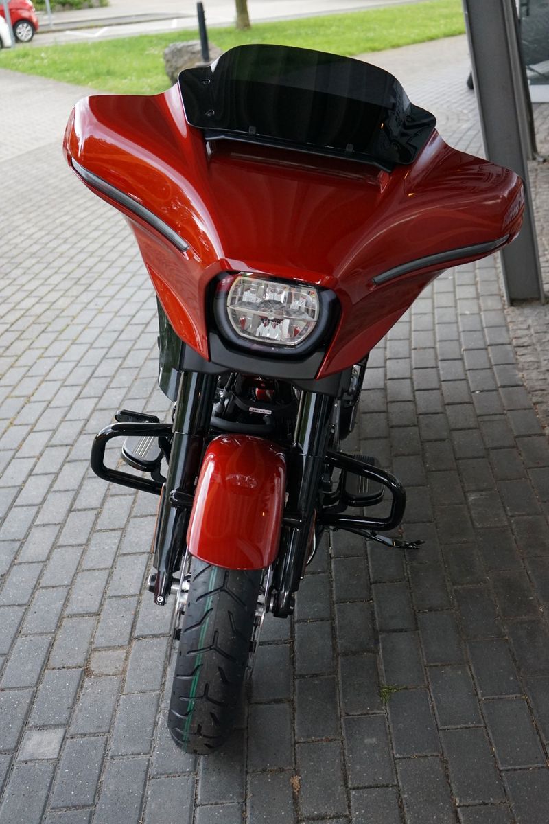 Fahrzeugabbildung Harley-Davidson Street Glide 117 FLHX - MY25 - NEU - Whiskey Fir