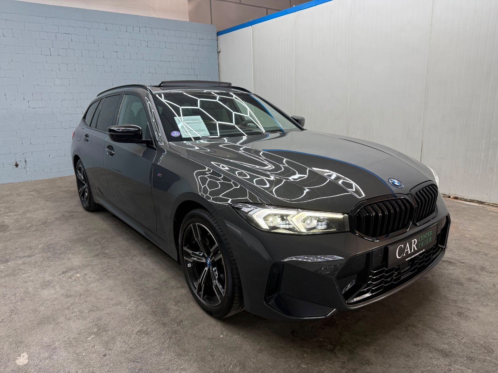 BMW 330 Bild 1