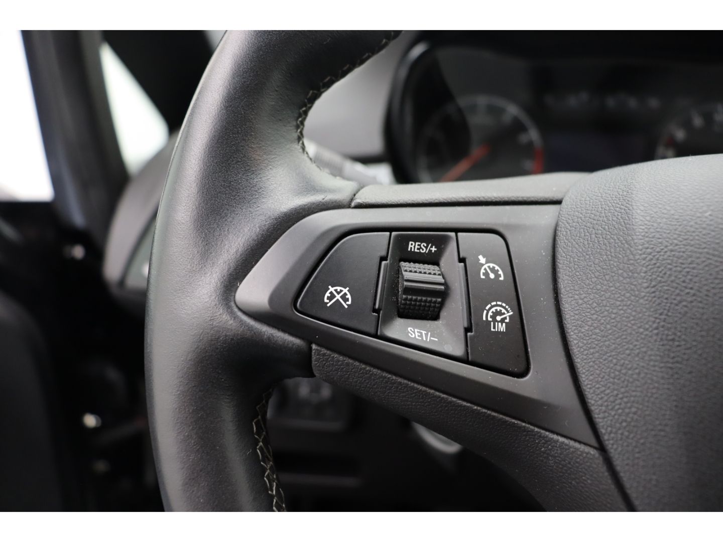 Fahrzeugabbildung Opel Corsa E 1.4 120 Jahre SHZ AppleCP