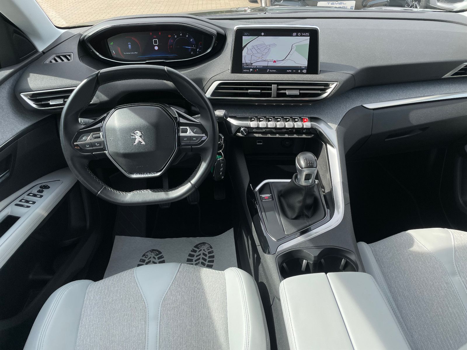 PEUGEOT 3008, 2016, Benzin, 131 PS