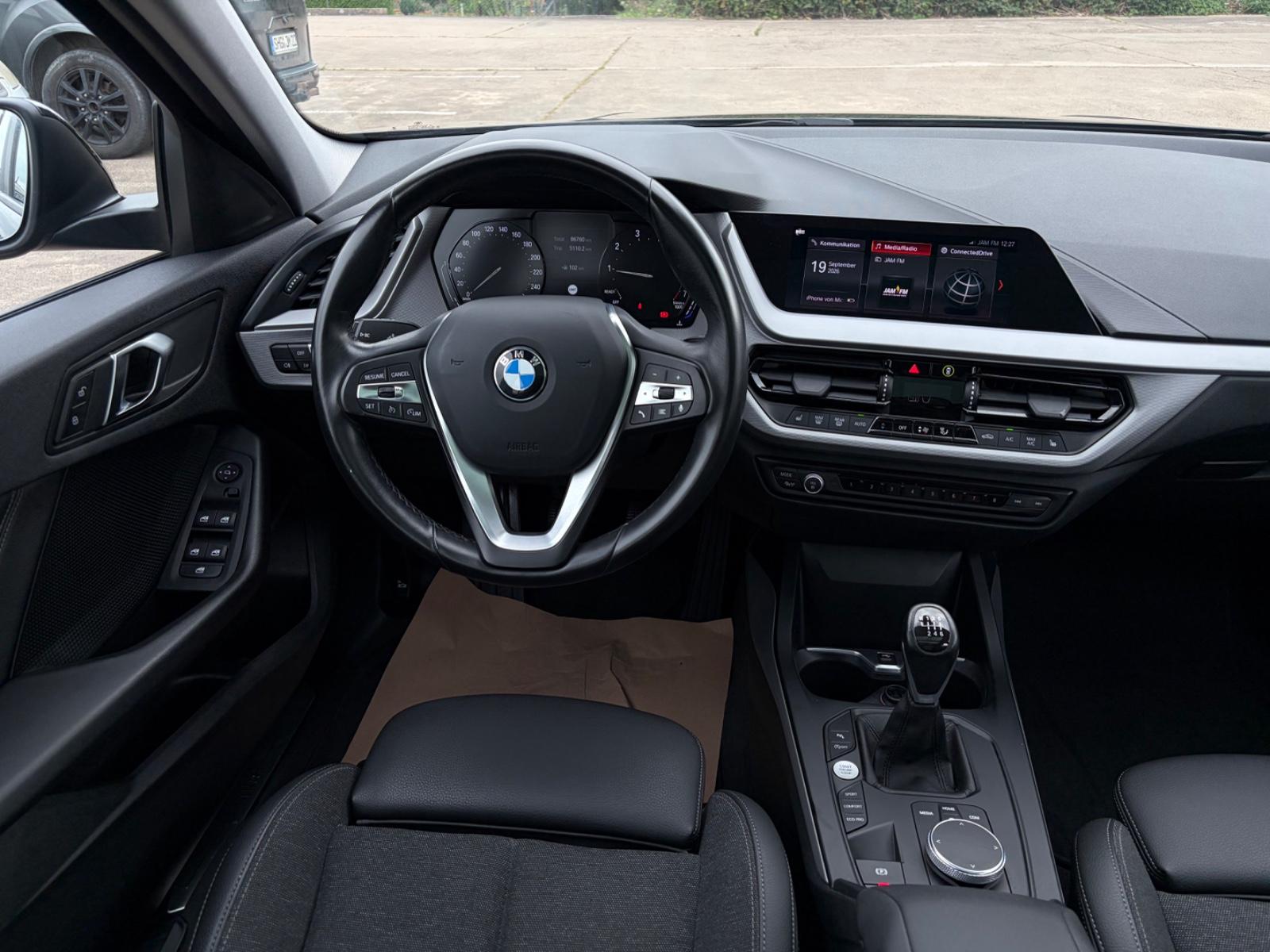 BMW 118 I Advantage AHK | LED | PANO | DAB
