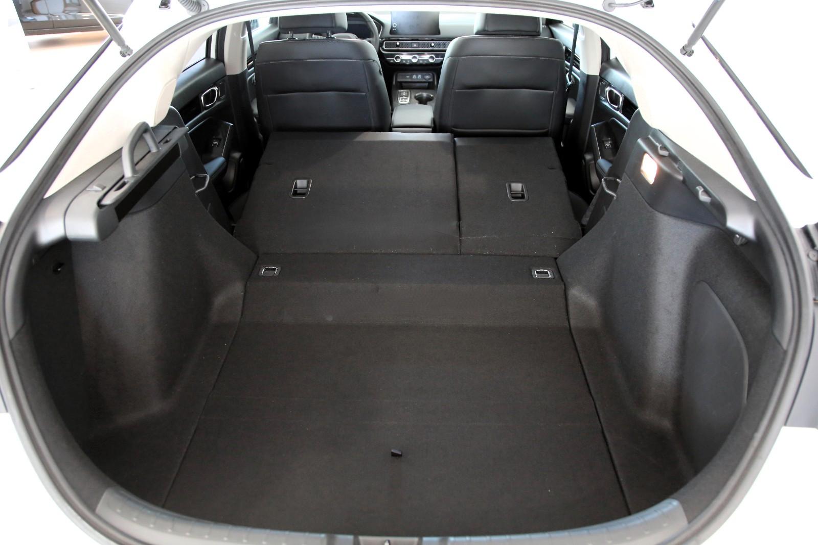 Honda Civic Lim. 5-trg. e:HEV Advance AZV Pano Bose