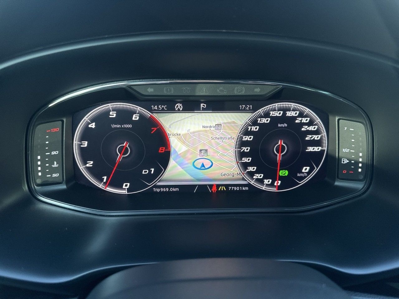 Fahrzeugabbildung SEAT Leon Cupra 2.0 TSI 213 kW (290 PS) 7-Gang-DSG - mit KI generiert/bearbeitet