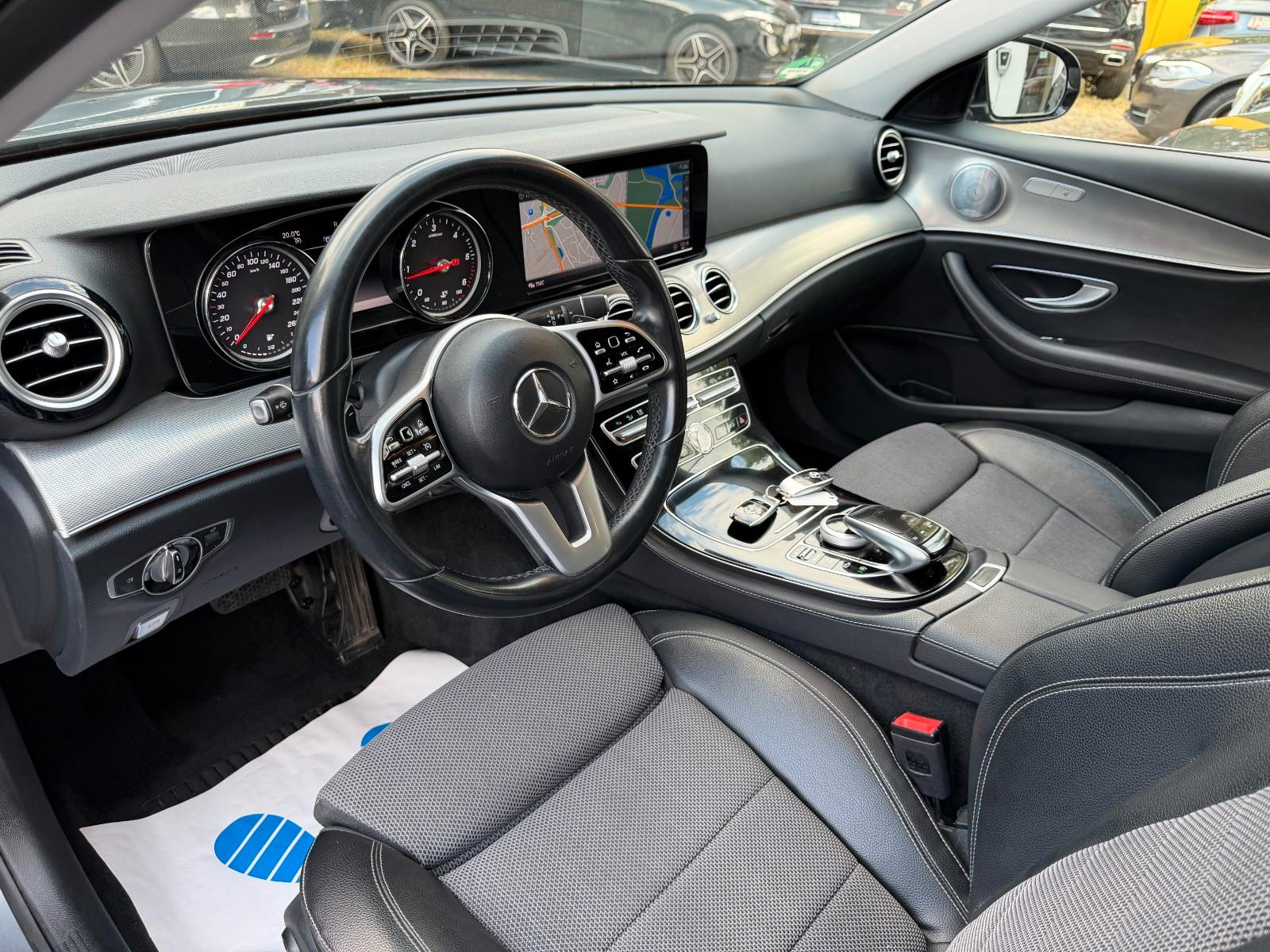Mercedes-Benz E 220d Avantgarde AMBIENTE/LED/KAMERA/TOTWINKEL