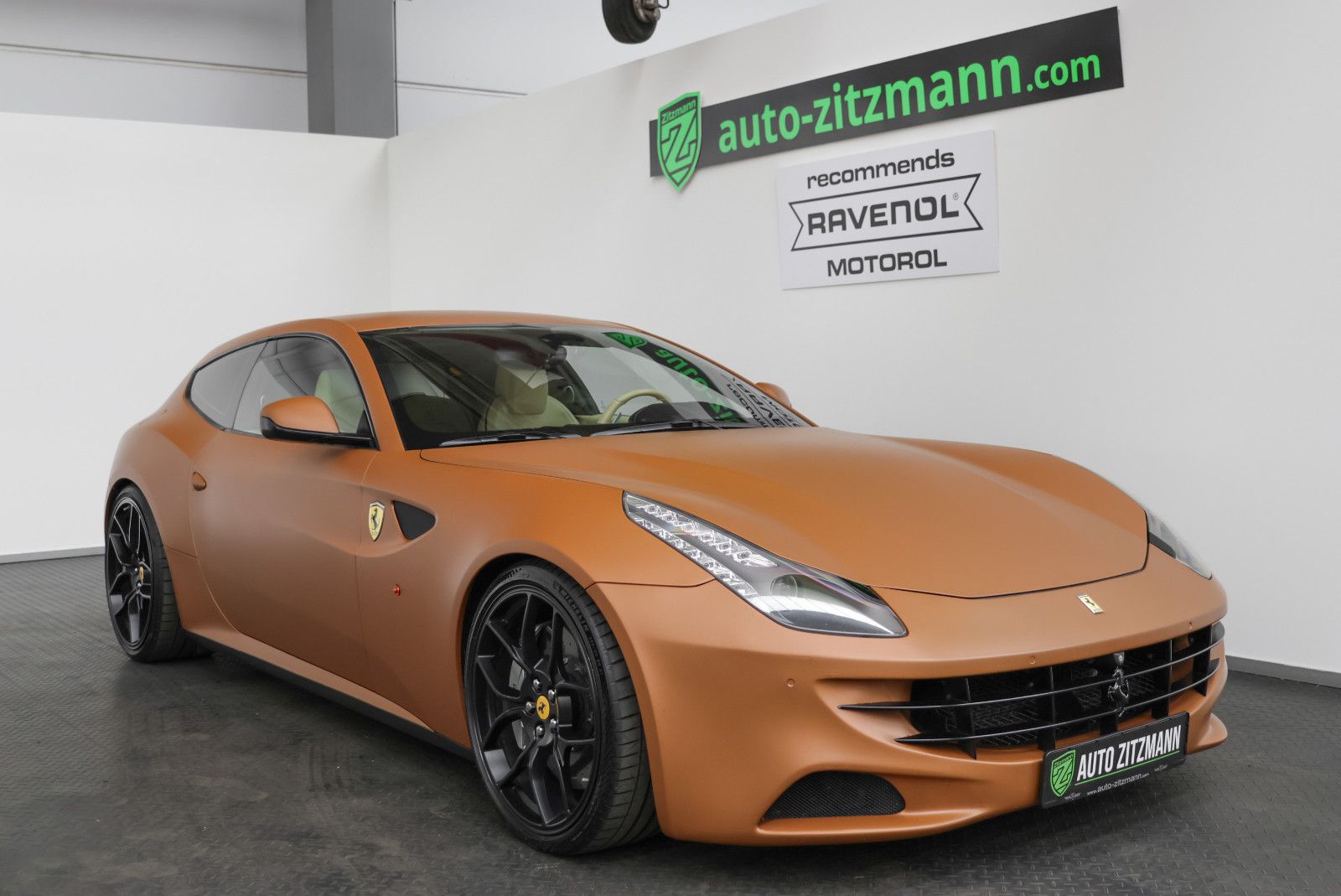 Fahrzeugabbildung Ferrari FF V12 4x4/NOVITEC/LIFT/KERAMIK/KAMERA/21&22Zoll