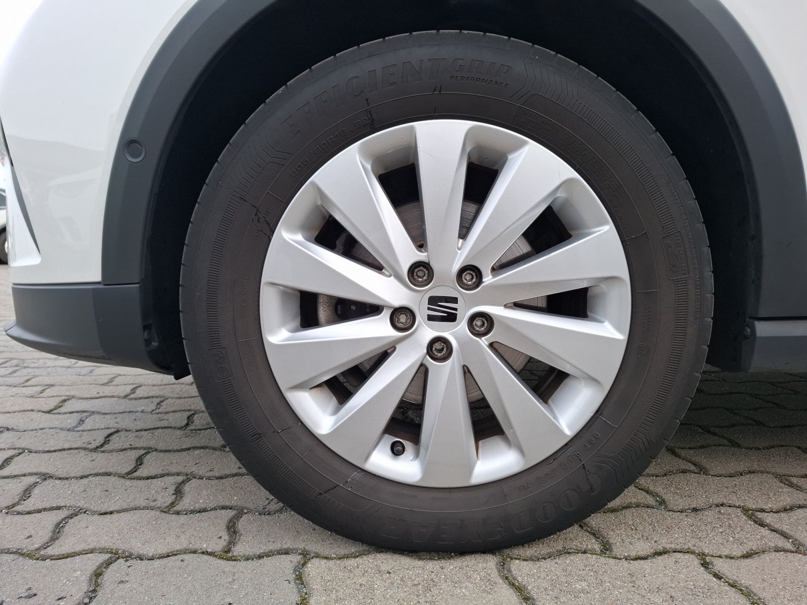 Fahrzeugabbildung SEAT Arona TSI Style Beats DSG LED GRA RFK SH LM