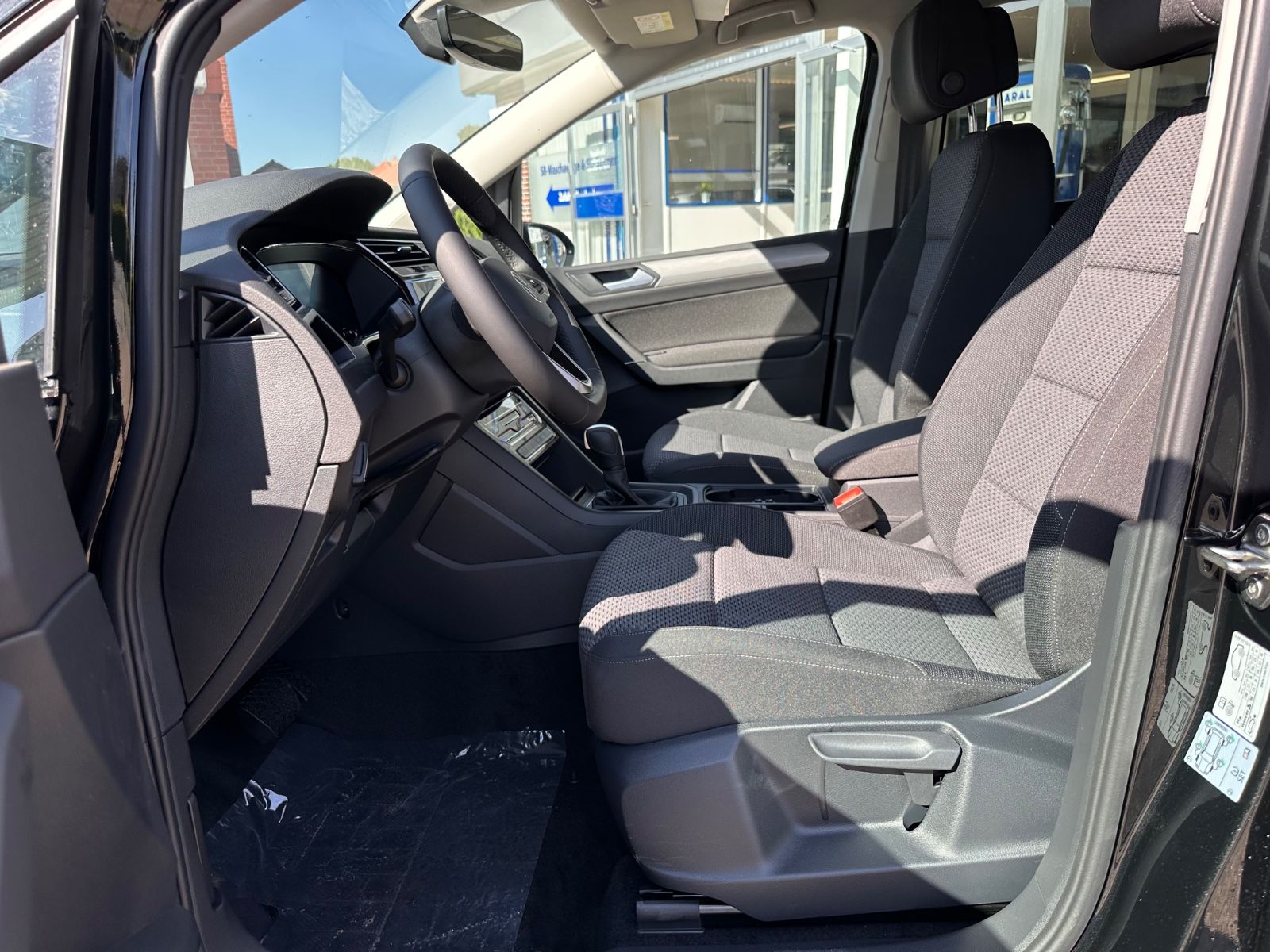 Fahrzeugabbildung Volkswagen Touran Comfortline 1.5 TSI DSG AHK/LED/Navi/SHZG