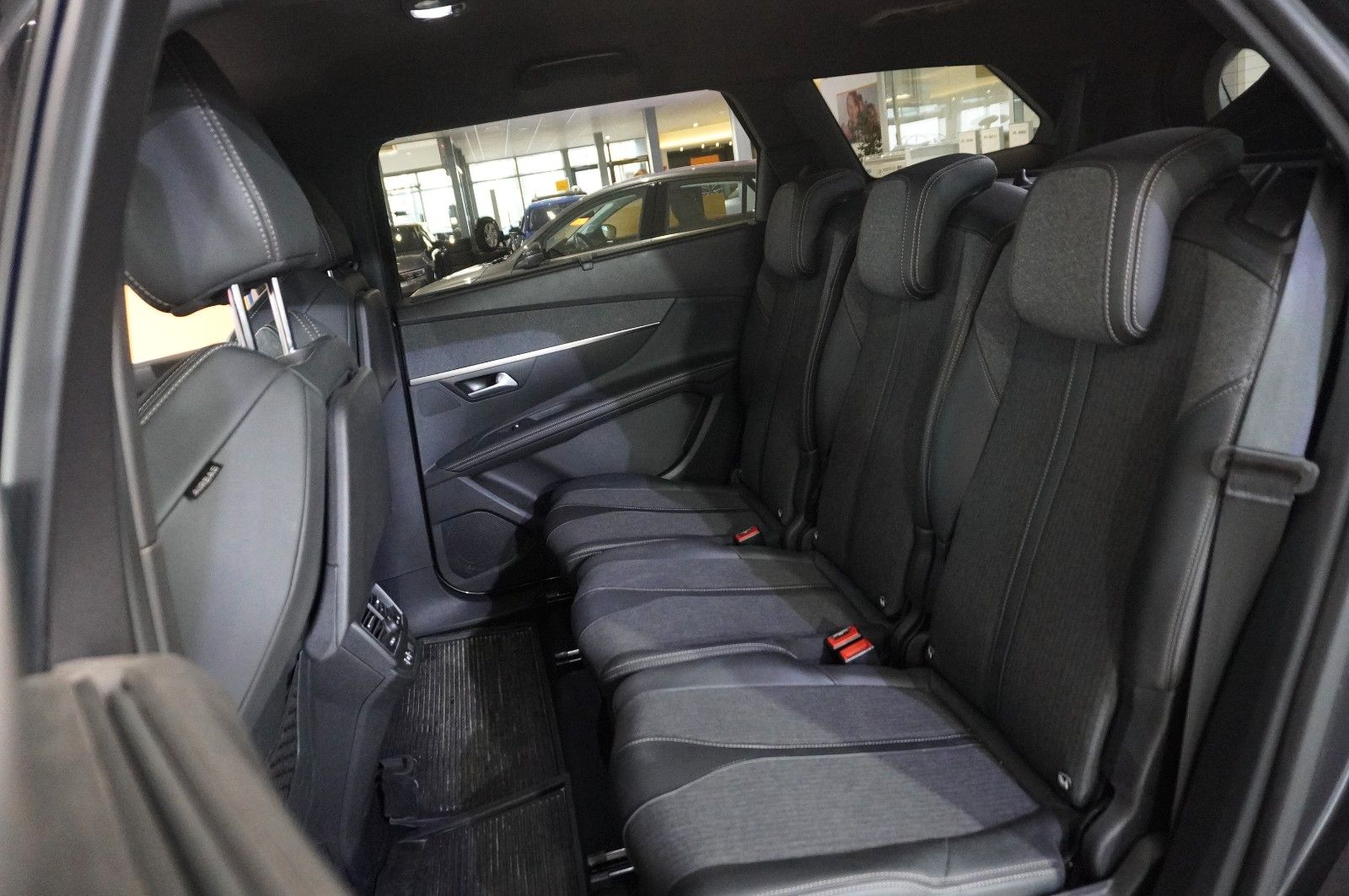 Fahrzeugabbildung Peugeot 5008 1.2T ALLURE GT-LINE 7-SITZ NAVI/LED/KAMERA