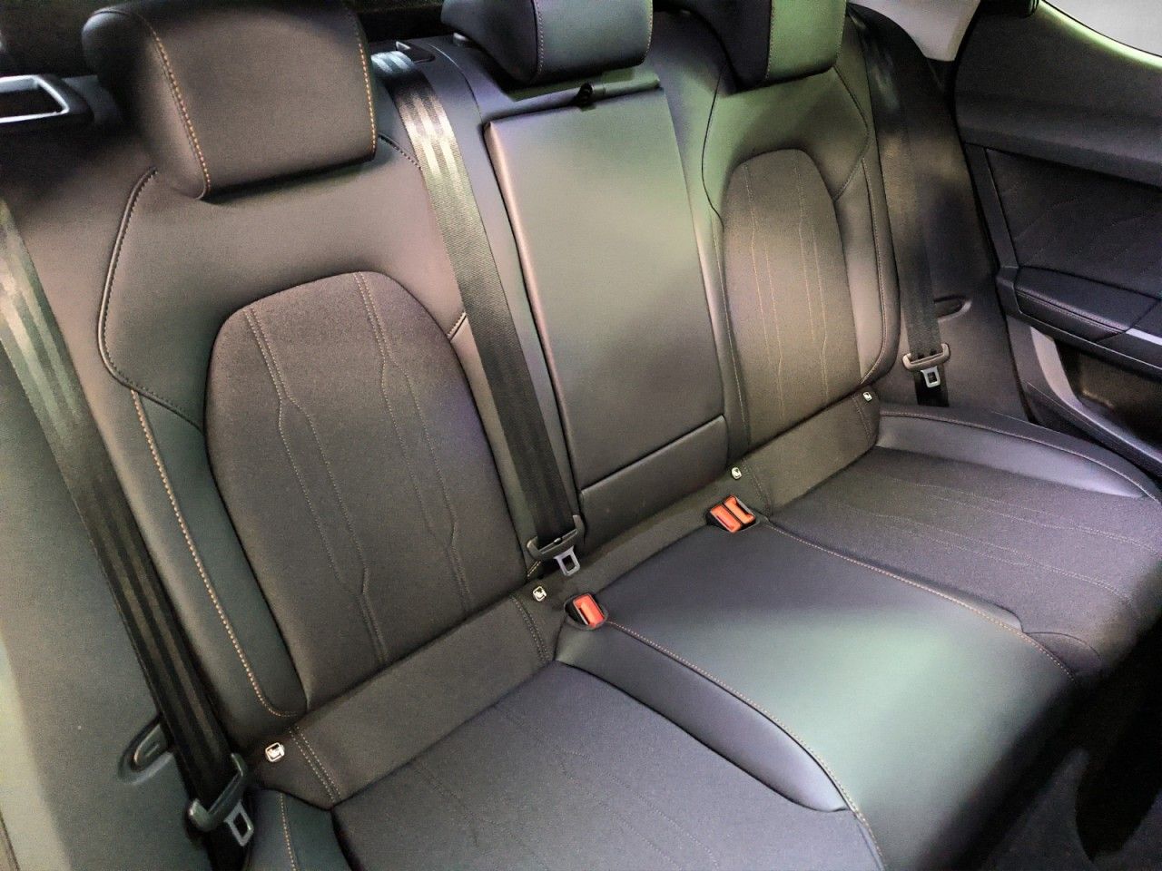 Fahrzeugabbildung CUPRA Leon Tribe eTSI DSG 150 PS Navi, Lichtpaket, AHK
