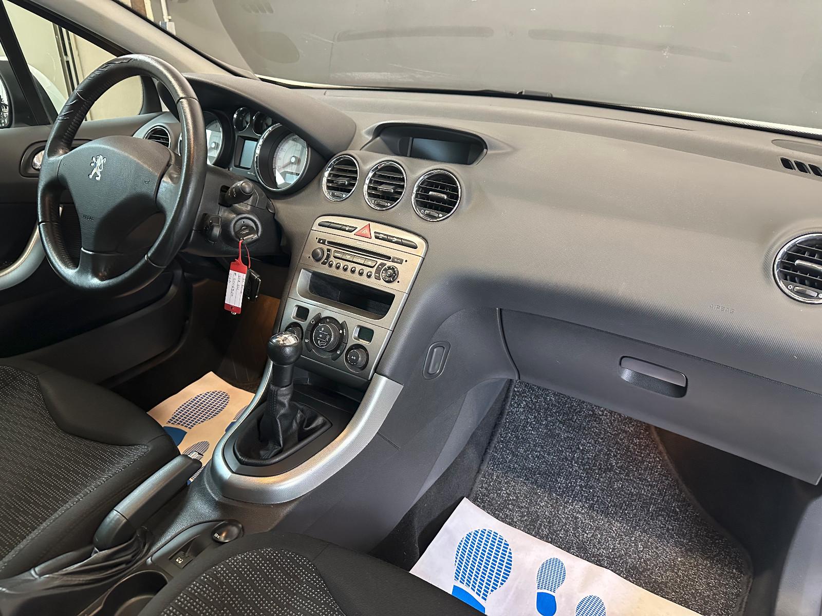 Peugeot 308 2009 — photo 12