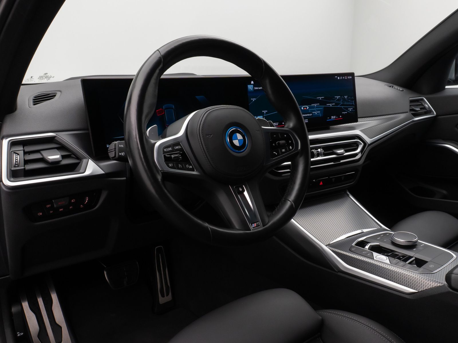 Fahrzeugabbildung BMW 330e xD M Sport Kamera DAB HUD Lenkradheizung