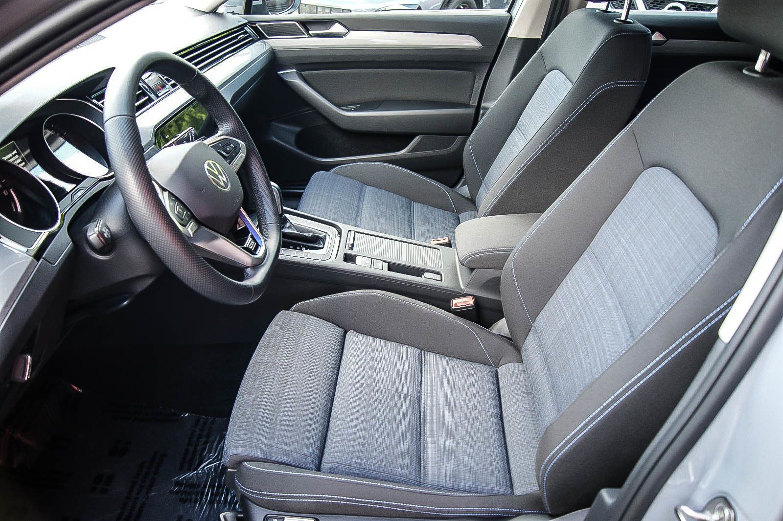 Fahrzeugabbildung Volkswagen Passat Variant HYBRID GTE IQ NAVIGATION 1.HAND