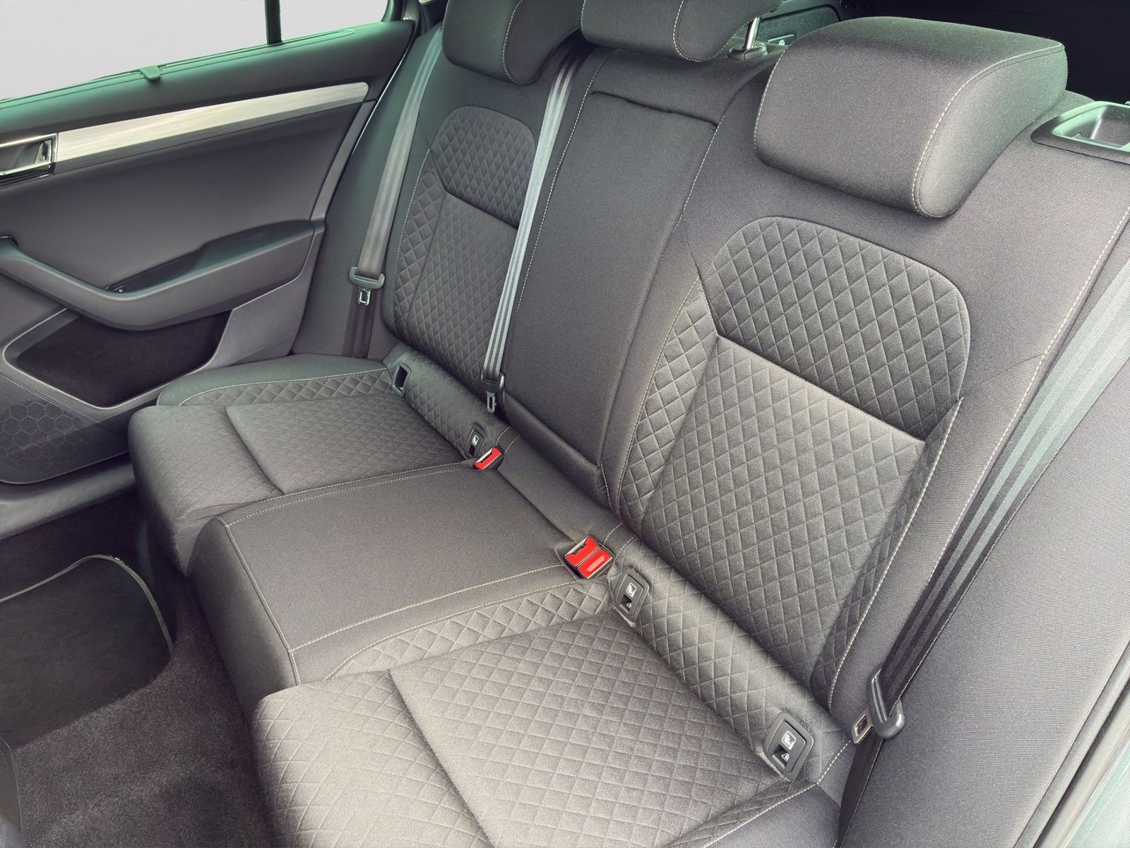 Superb Combi 1.5 TSI Ambition *LED*NAVI*KESSY*