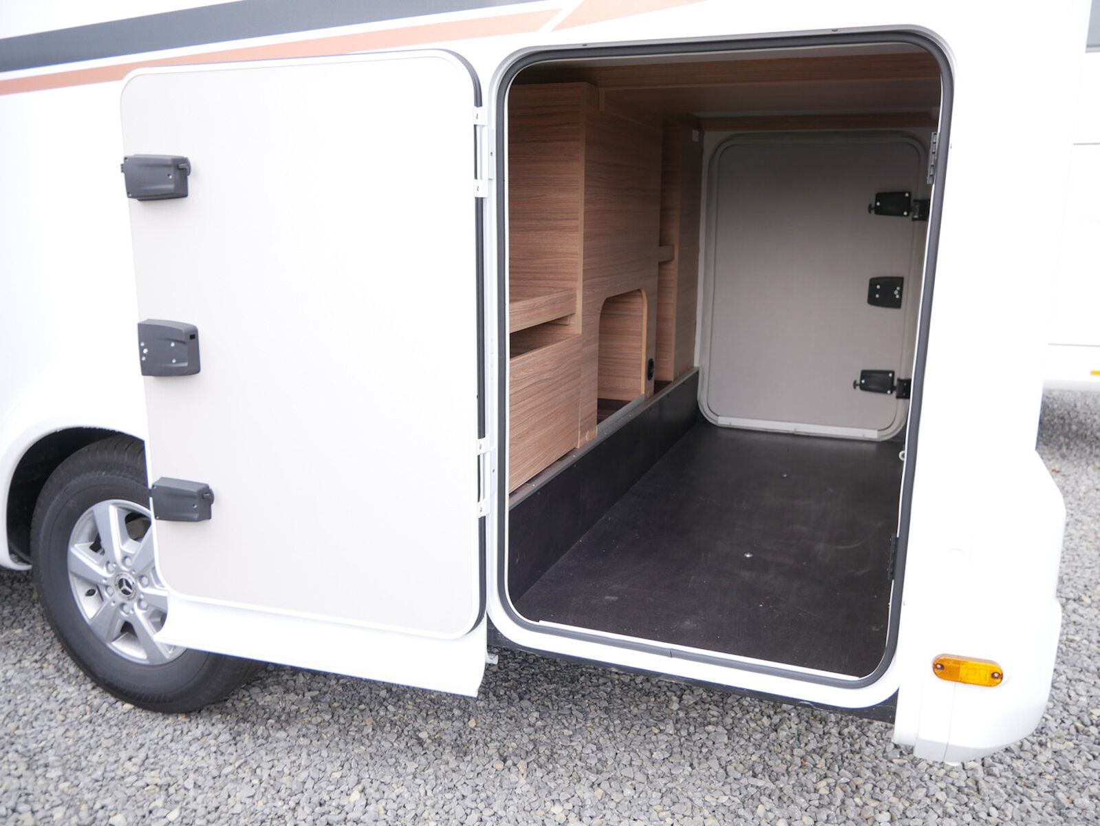 Fahrzeugabbildung Weinsberg CaraCompact Suite MB EDITION PEPPER 640 MEG AHK