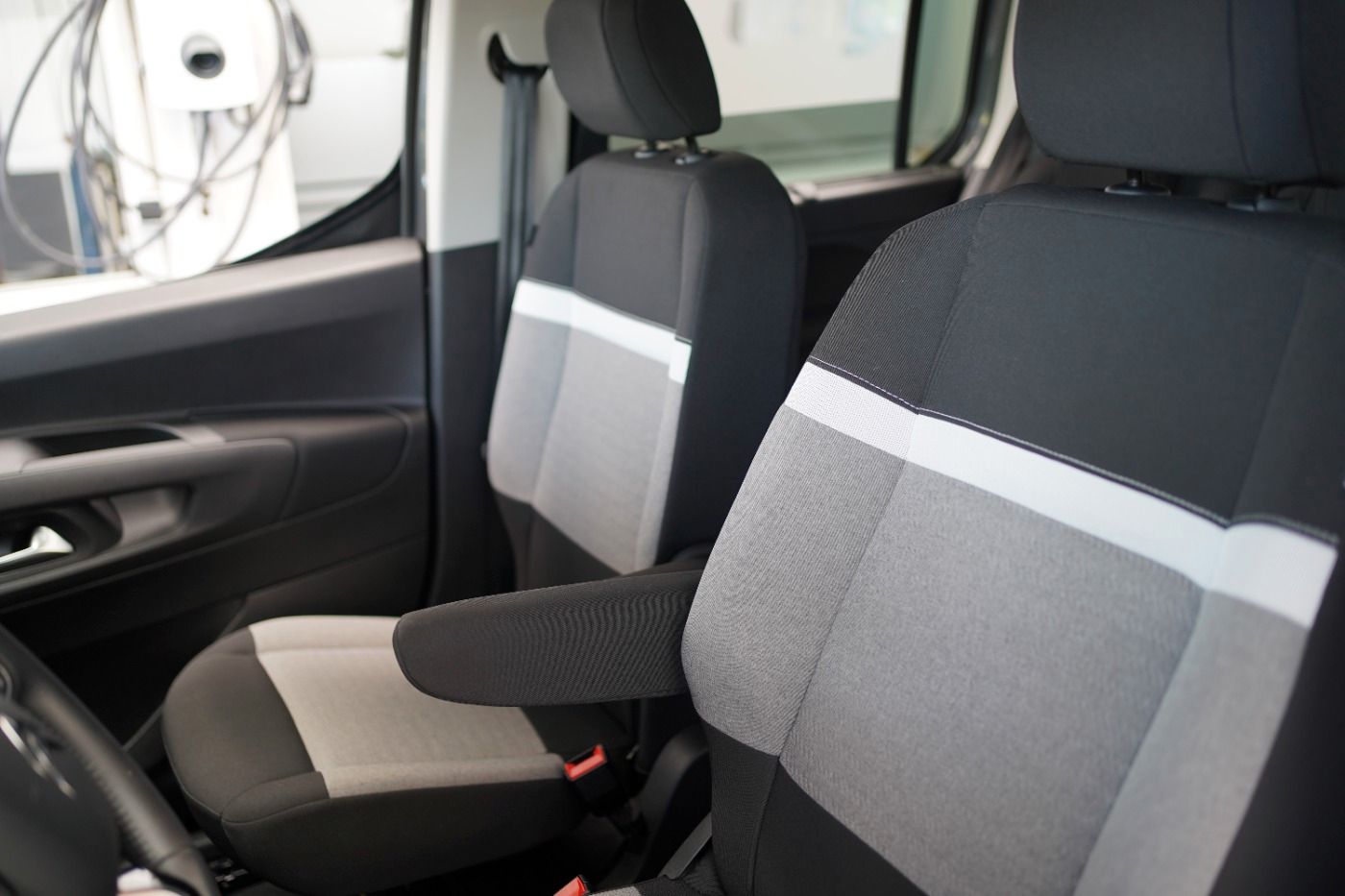 Fahrzeugabbildung Citroën Berlingo M PureTech 130 EAT8 Shine Automatik DAB