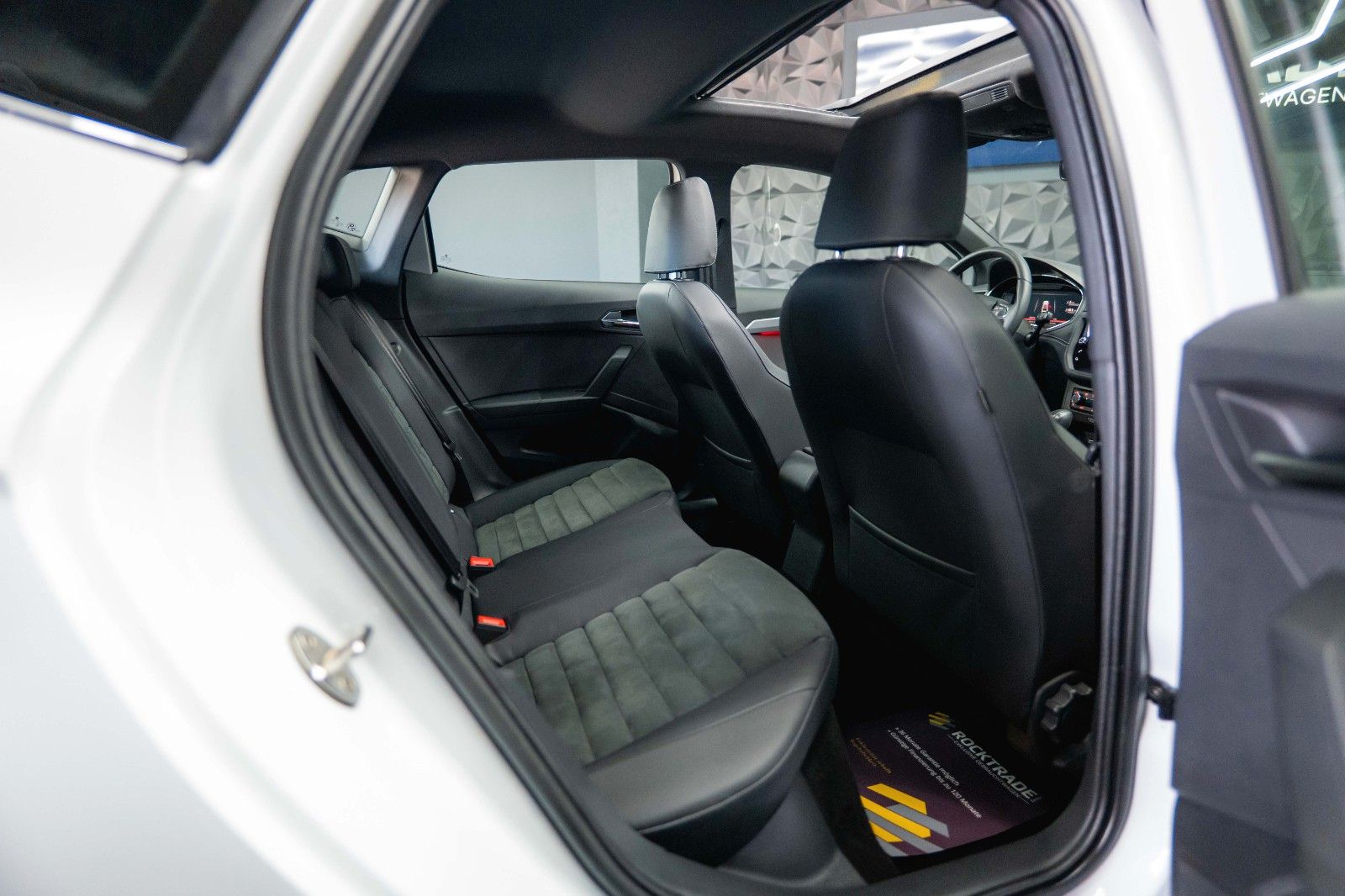 Fahrzeugabbildung SEAT Ibiza Xcellence Sport DSG *LED*Panorama*Kamera*