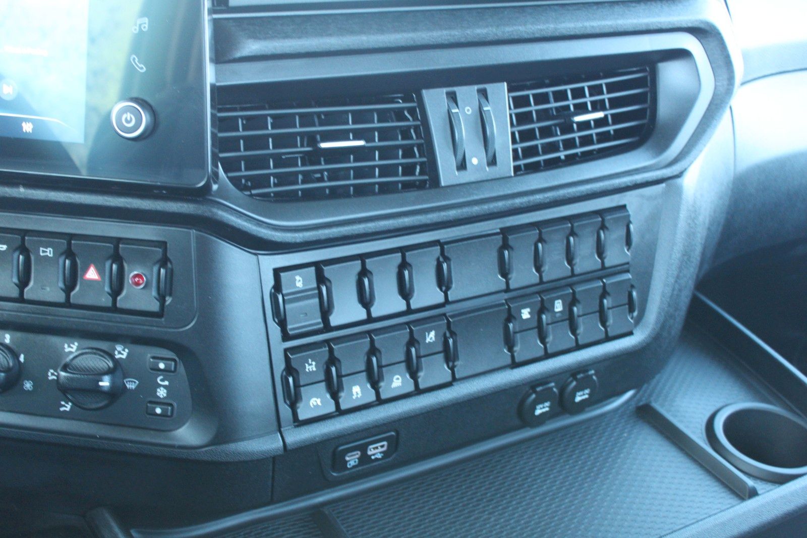 Fahrzeugabbildung Iveco X-Way AD200X40/P ON