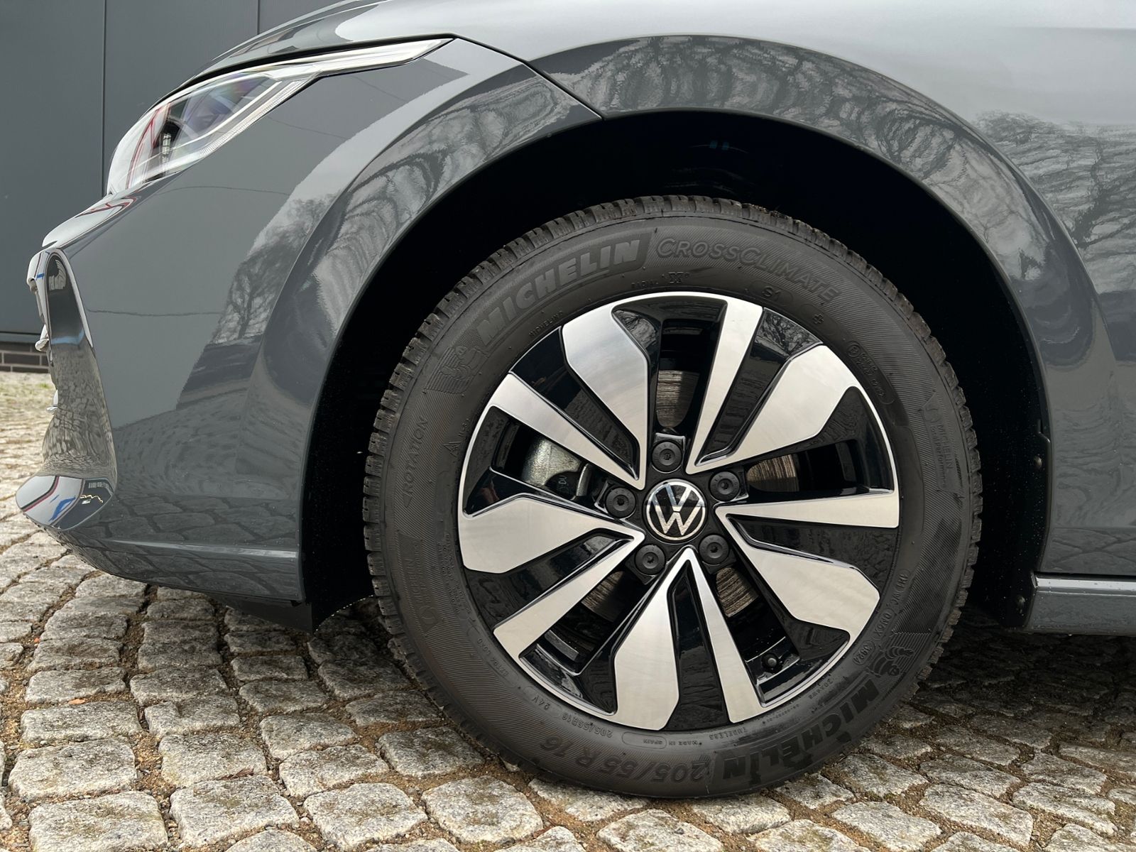 Fahrzeugabbildung Volkswagen Golf VIII GOAL 1.5 TSI *LED, App Connect, 16'-LM