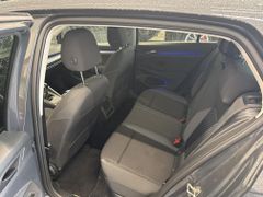 Fahrzeugabbildung Volkswagen Golf VIII 1.5 TSI Active MATRIX NAVI ACC LM17
