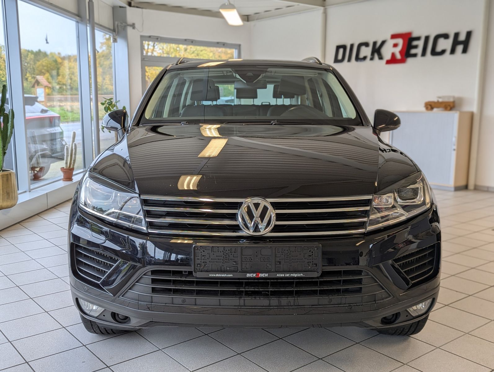VW Touareg V6 TDI Terrain 4M StHz. Luft Pano AHK - Image 2