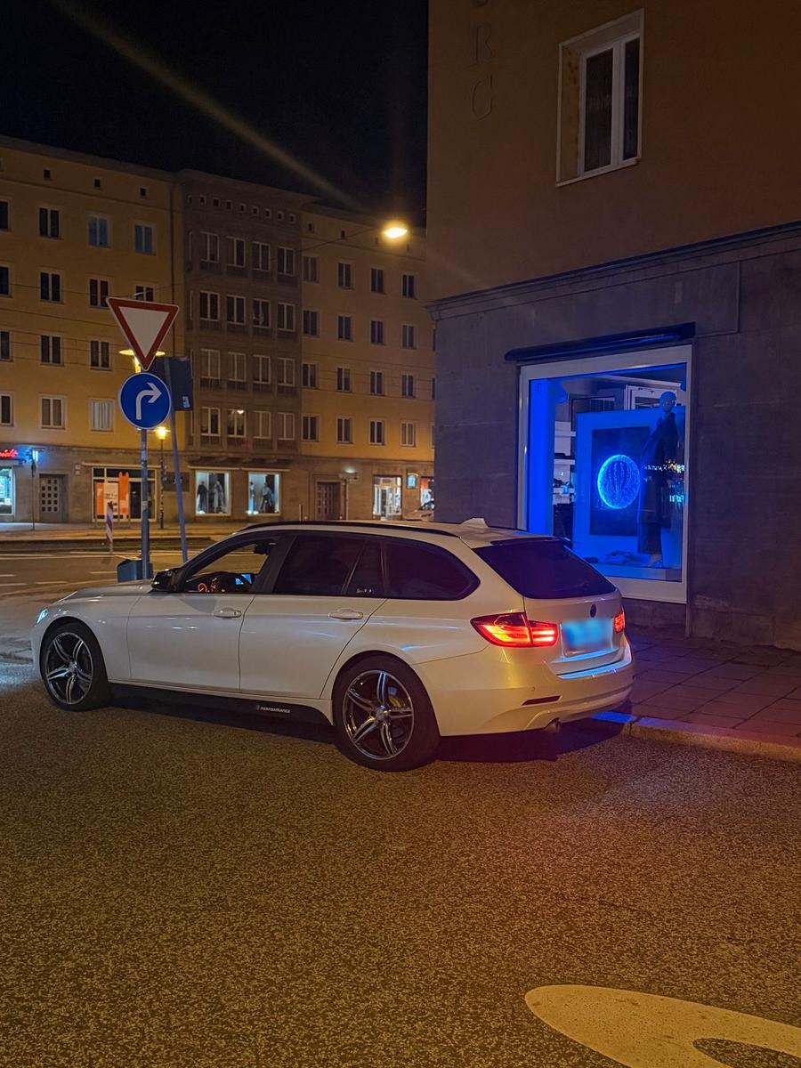 BMW 318 2014 — photo 7