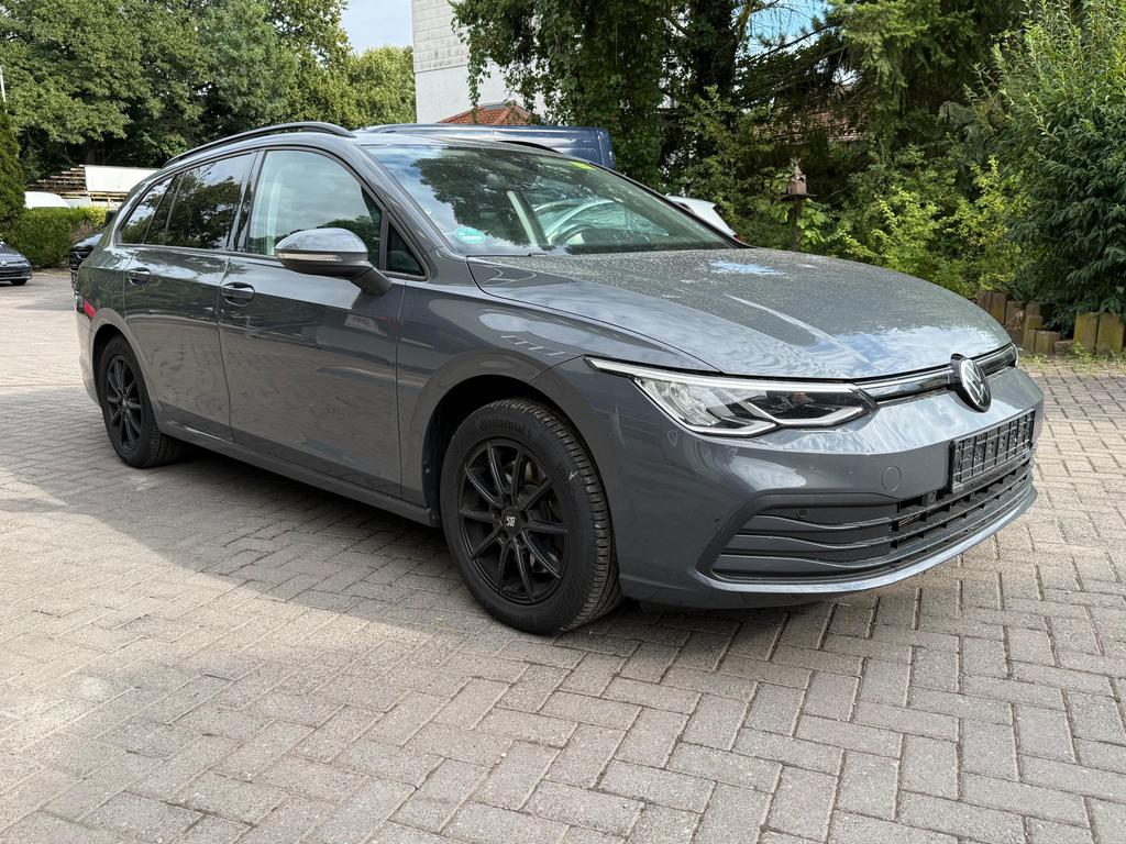 Volkswagen Golf 8 Var 20TDI Life PANOLEDNAVSHZKAMAHK 2021