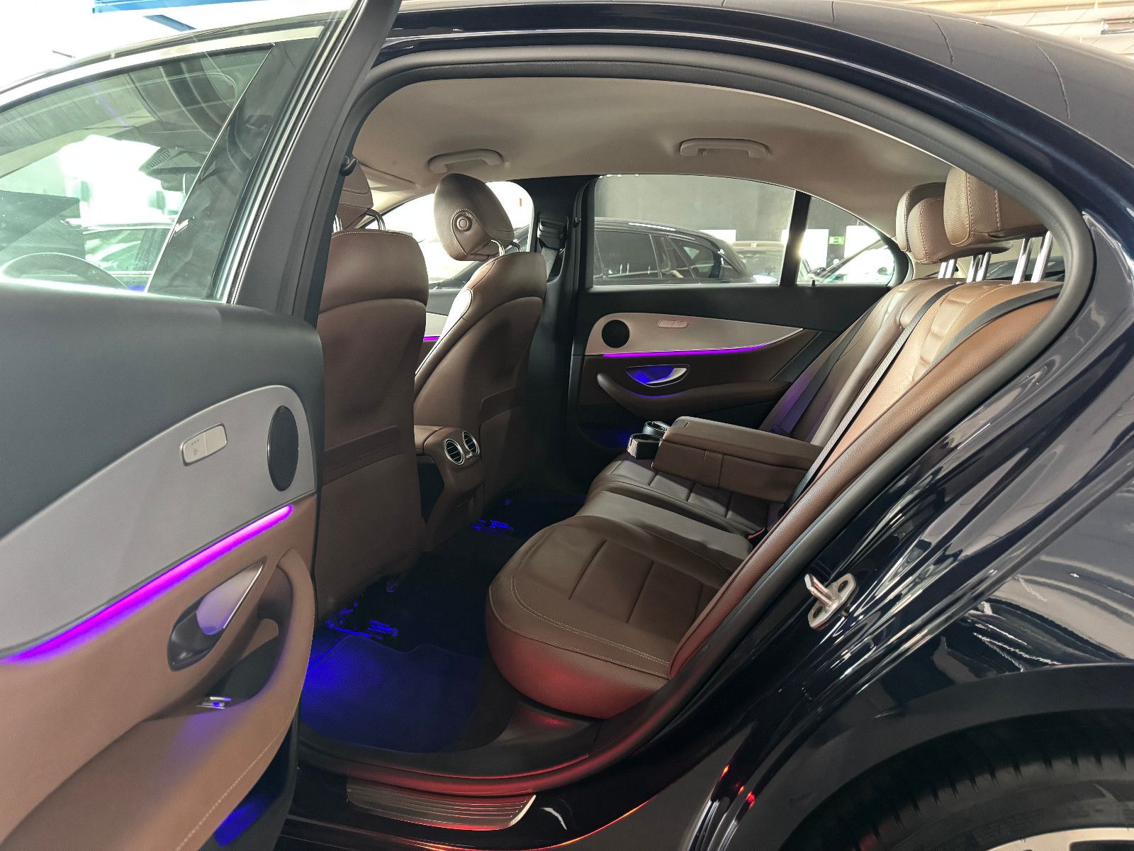 Fahrzeugabbildung Mercedes-Benz E 450 4MATIC 9G-TRONIC 2X AVANTGARDE FACELIFT
