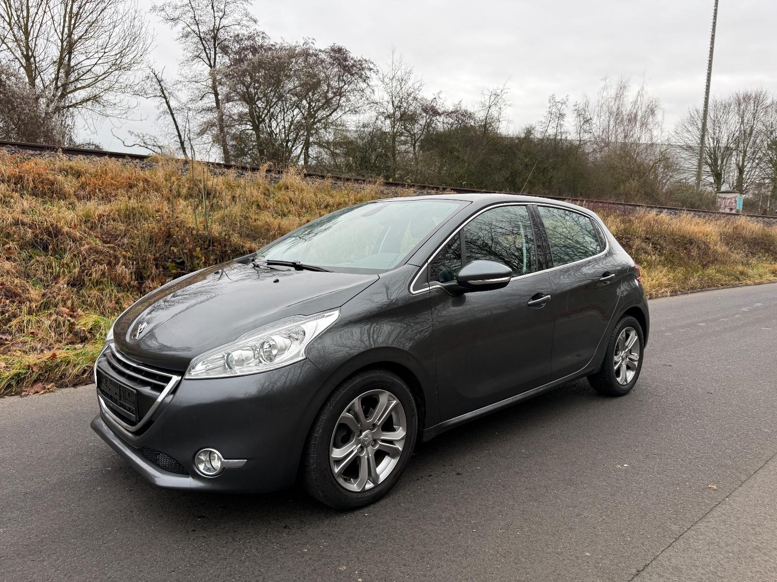Peugeot 208 Allure. Automatic Klima,TÜV
