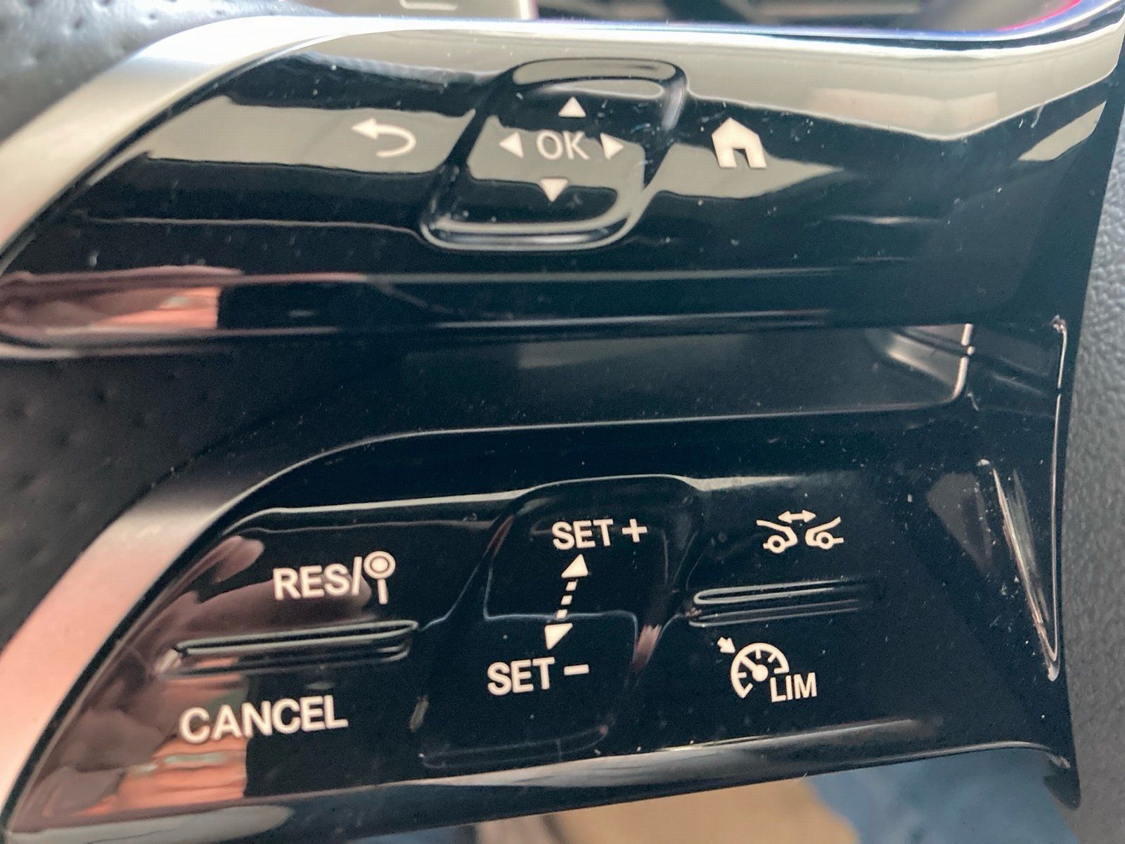 Fahrzeugabbildung Mercedes-Benz GLC 300 d 4M AMG Plus*AHK*20"*Pano*Night*Distro*