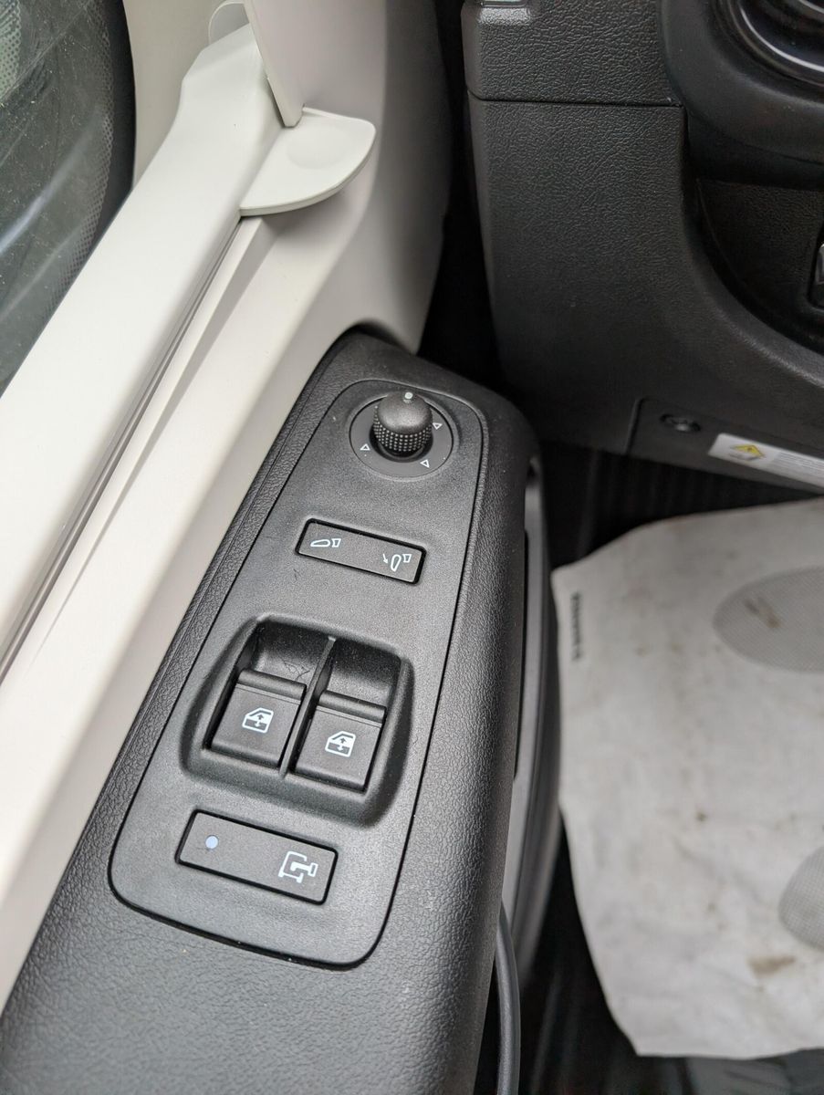 Fahrzeugabbildung Eura Mobil Van V 595 HB Captain-Chair-Sitze, Solar, Skyroof