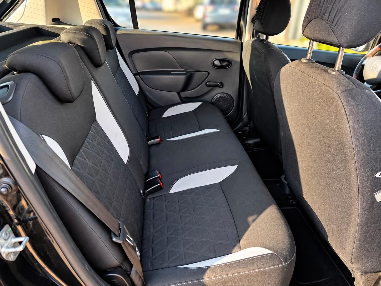 Dacia Sandero 2015 — photo 24