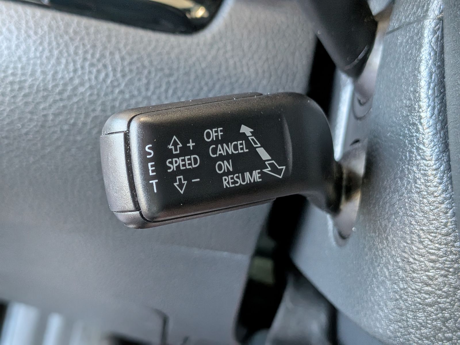 Fahrzeugabbildung SEAT Alhambra FR-Line Allrad BI-Xenon Cam 7-Sitz AHK