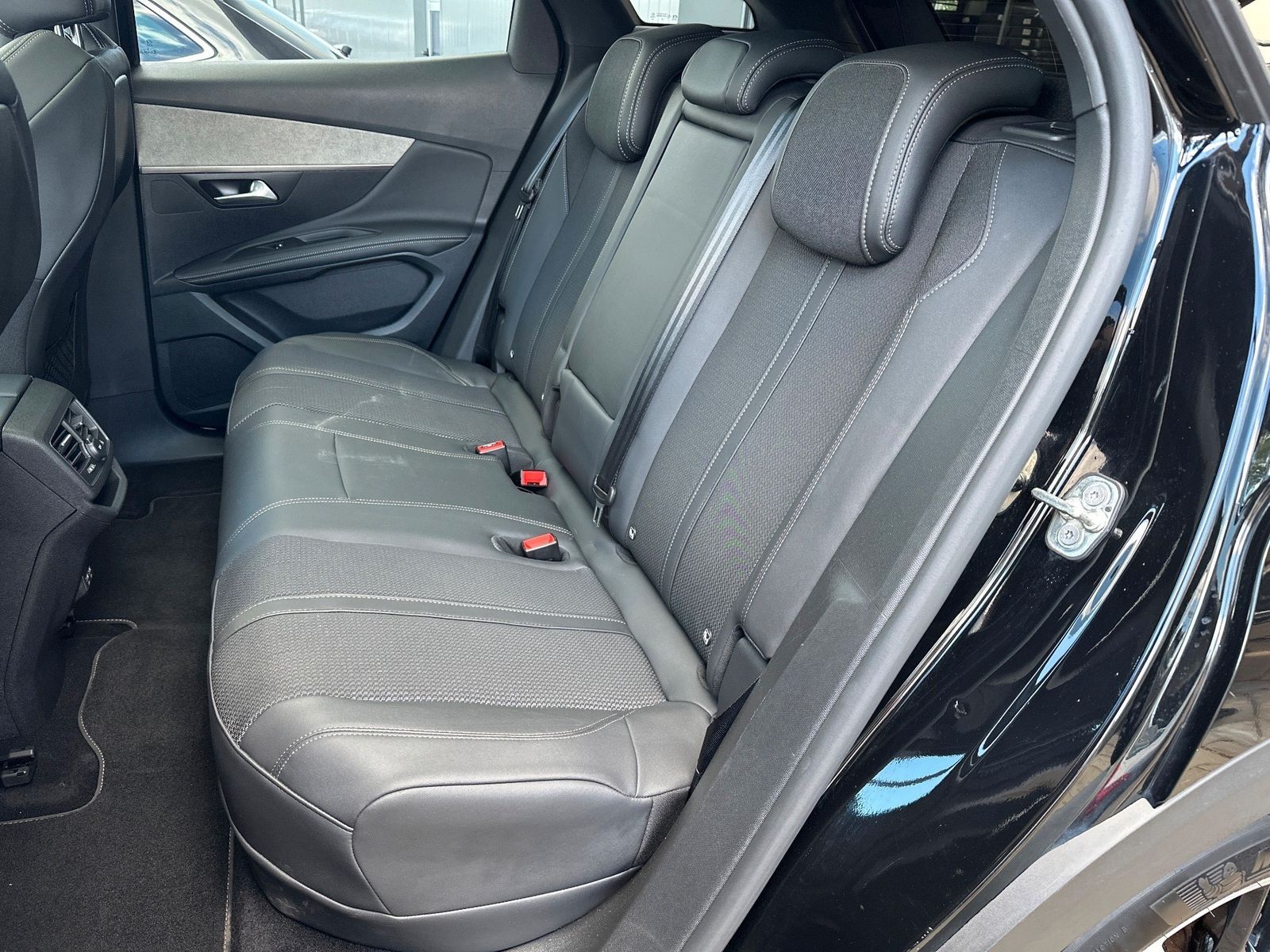 Fahrzeugabbildung Peugeot 3008 GT Plug-In Hybrid 225 NAV+LED+PANORAMA+AHK