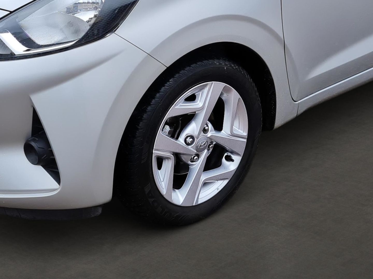 Fahrzeugabbildung Hyundai i10 TREND 1.2  KOMFORT-P+ALLWETTER+KAMERA+SHZ