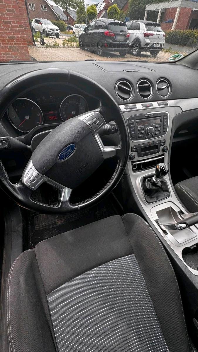 Ford S-MAX 2011 — rear view