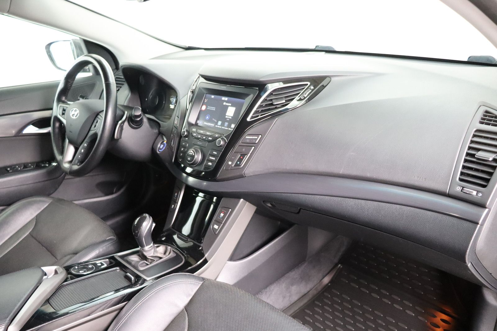 Fahrzeugabbildung Hyundai i40 CW 1.6 CRDi Space Plus * Sitzhzg./-lüftung