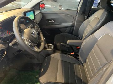 Fahrzeugabbildung Dacia Jogger TCe 110 Comfort 7-Sitzer