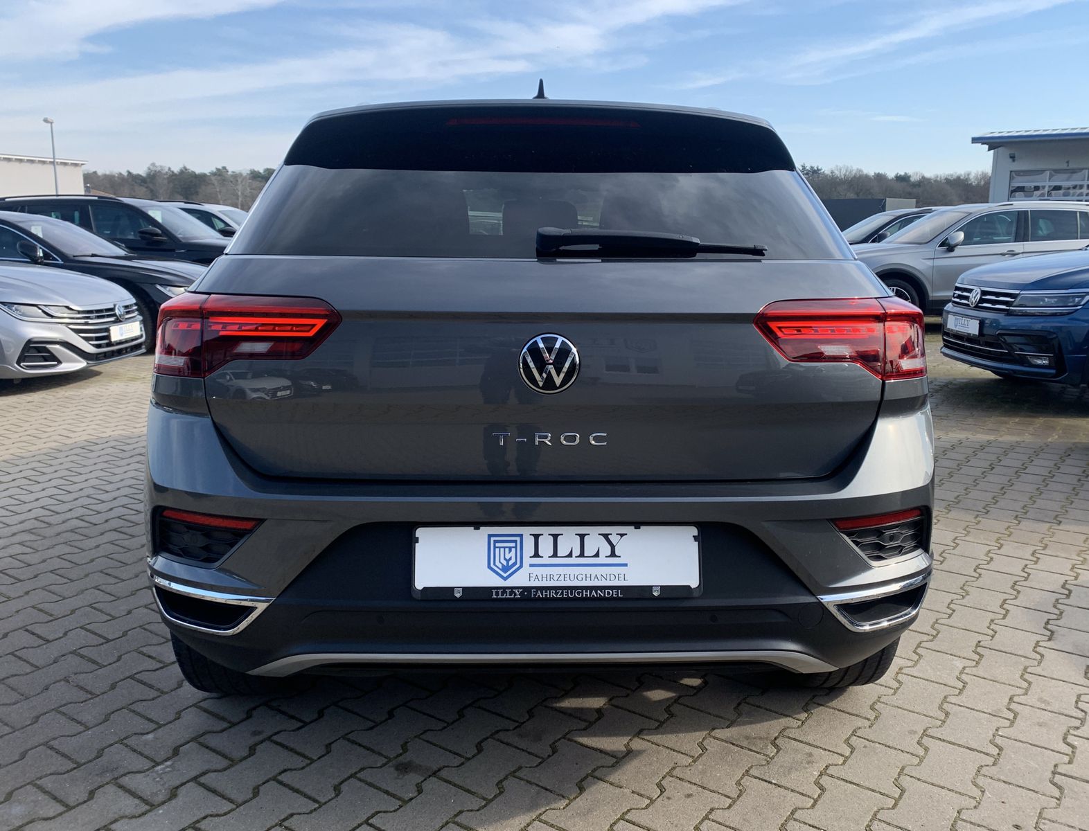 Fahrzeugabbildung Volkswagen T-Roc 2.0 TDI*Sport*AHK*Cam*LED*Navi*ACC*
