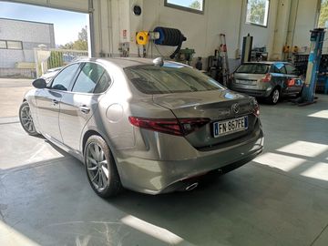 Alfa-Romeo Giulia - 11