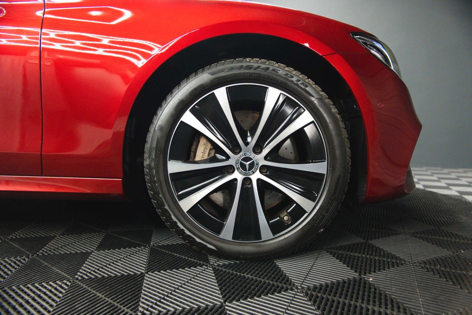Fahrzeugabbildung Mercedes-Benz E 400d T 4Matic AMG Night-Paket ACC Widescreen