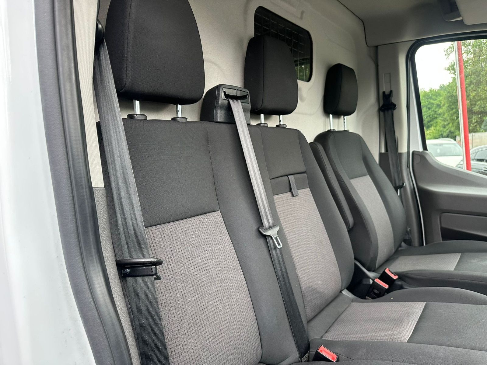 Fahrzeugabbildung Ford TRANSIT 290 L2H2 TREND* SDH* DAB*