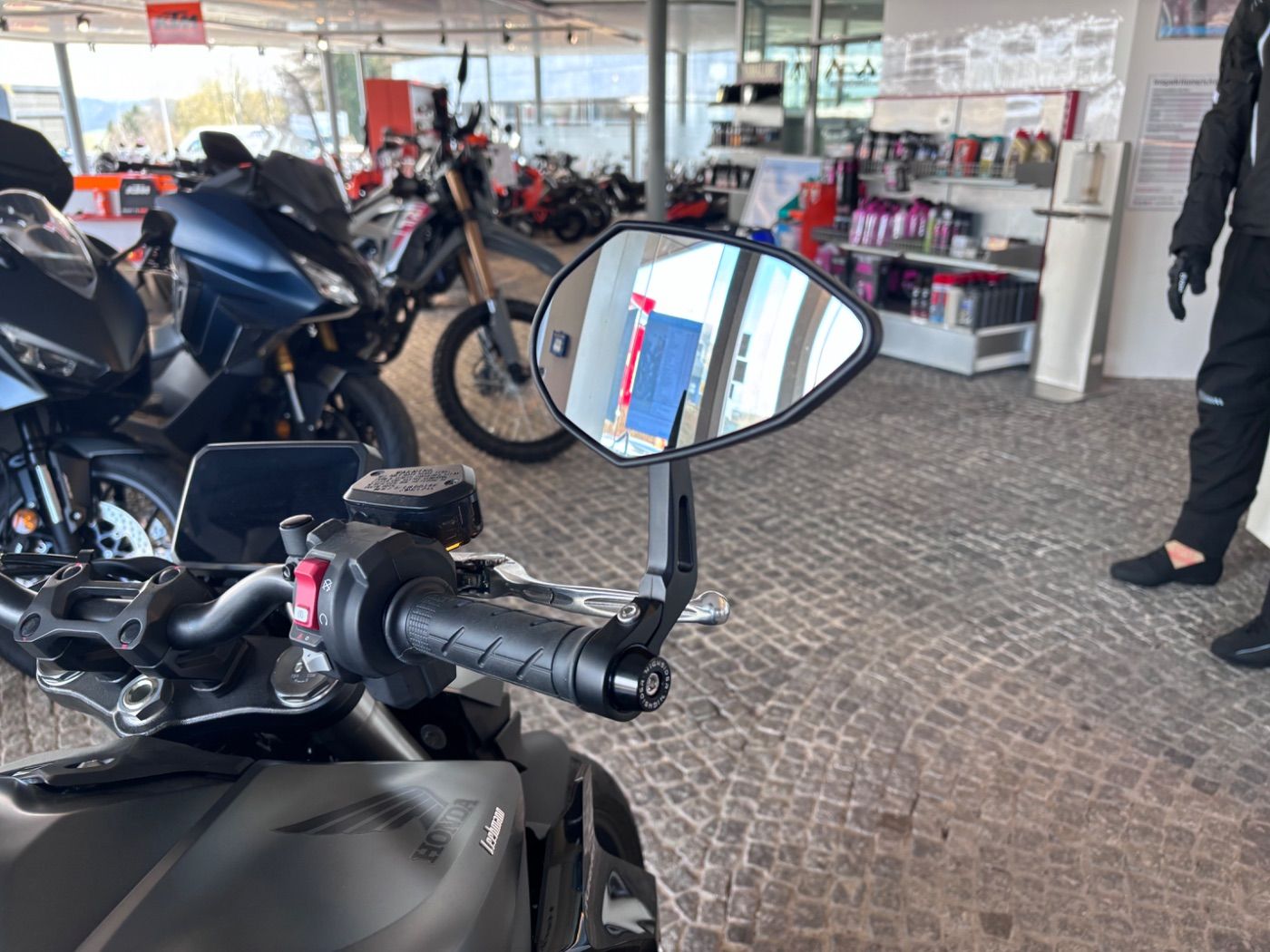 Fahrzeugabbildung Honda CB 1000 Hornet Lenkerendspiegel, Soziusabdeckung