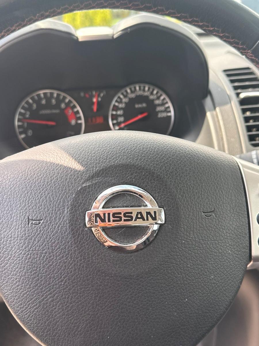 Nissan Note 2010 — вигляд ззаду