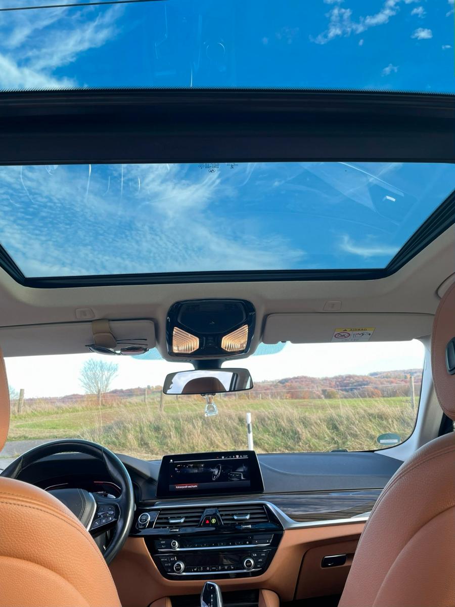 BMW 530d xDrive Touring - Pano, 360°, Standheizung  